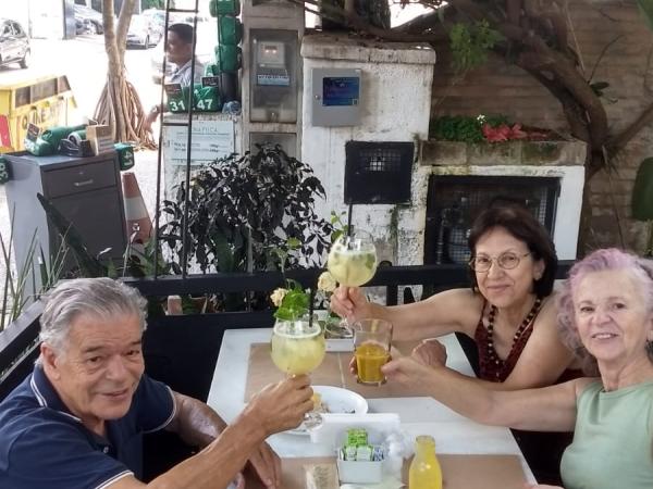 Open doors: a meeting in Brazil. Manuela, Tere and her husband