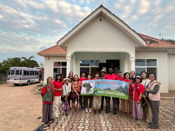 Safari servas tanzania group photo